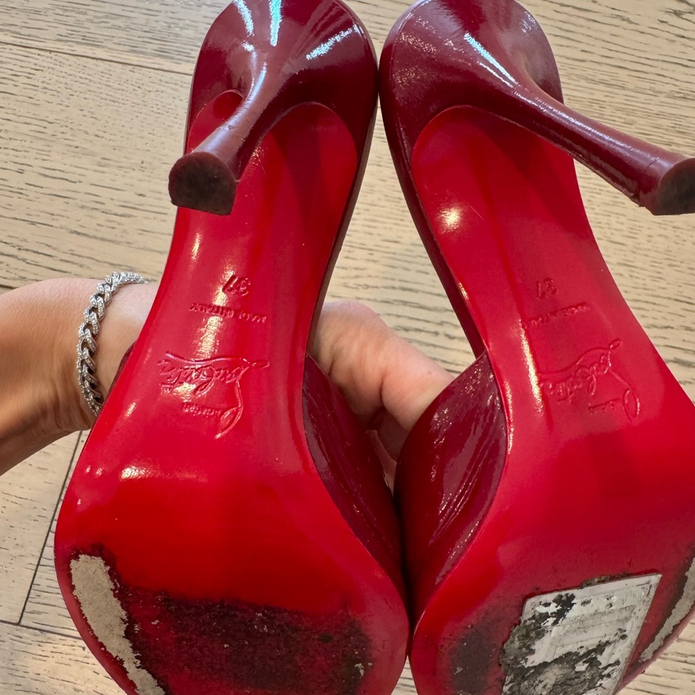 Christian Louboutin Red Patent Peep-Toedolly sandal - Picture 4 of 4